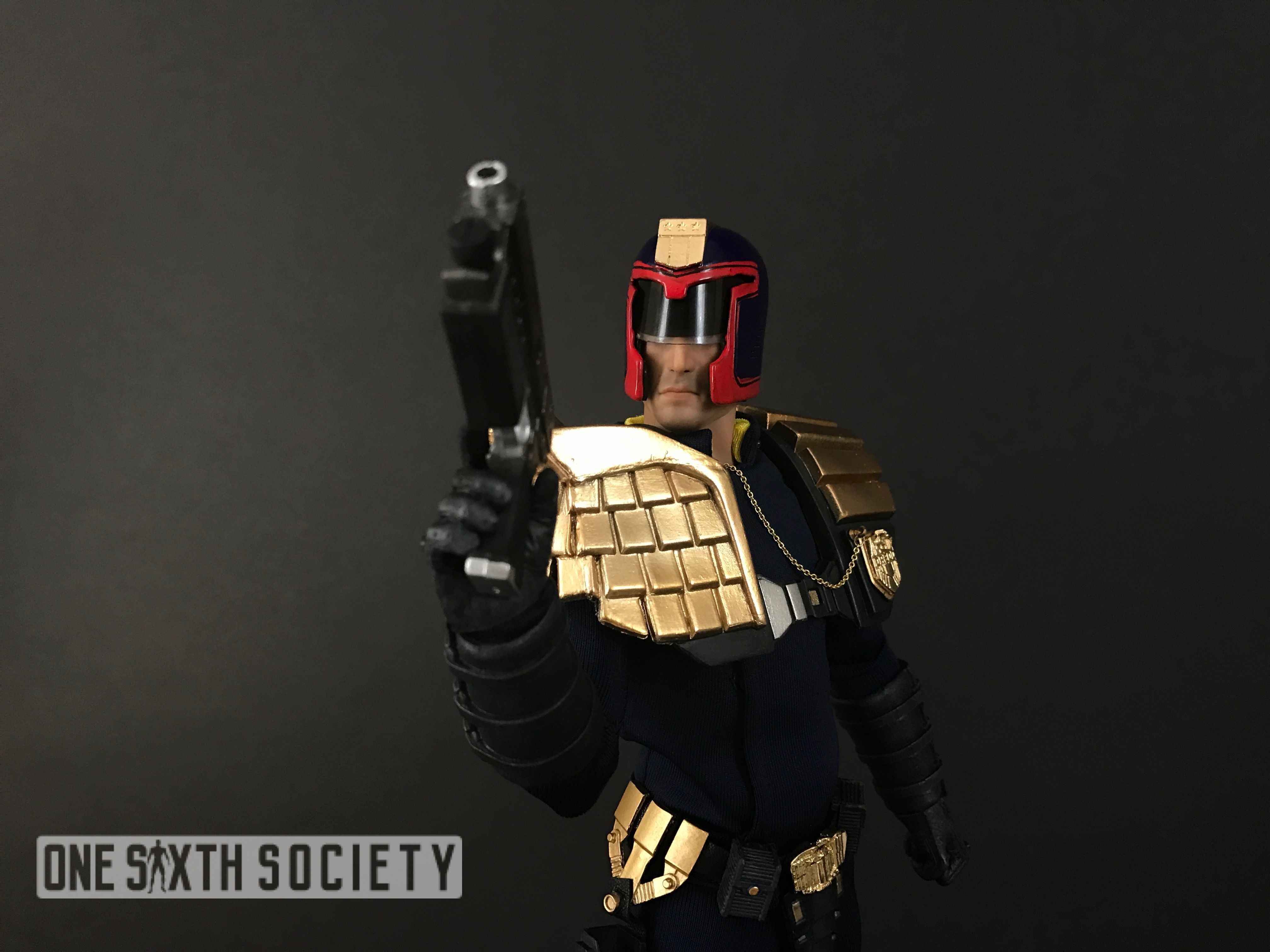 Xensation Judge Dredd Figure Gun is the only Accessories he come with.