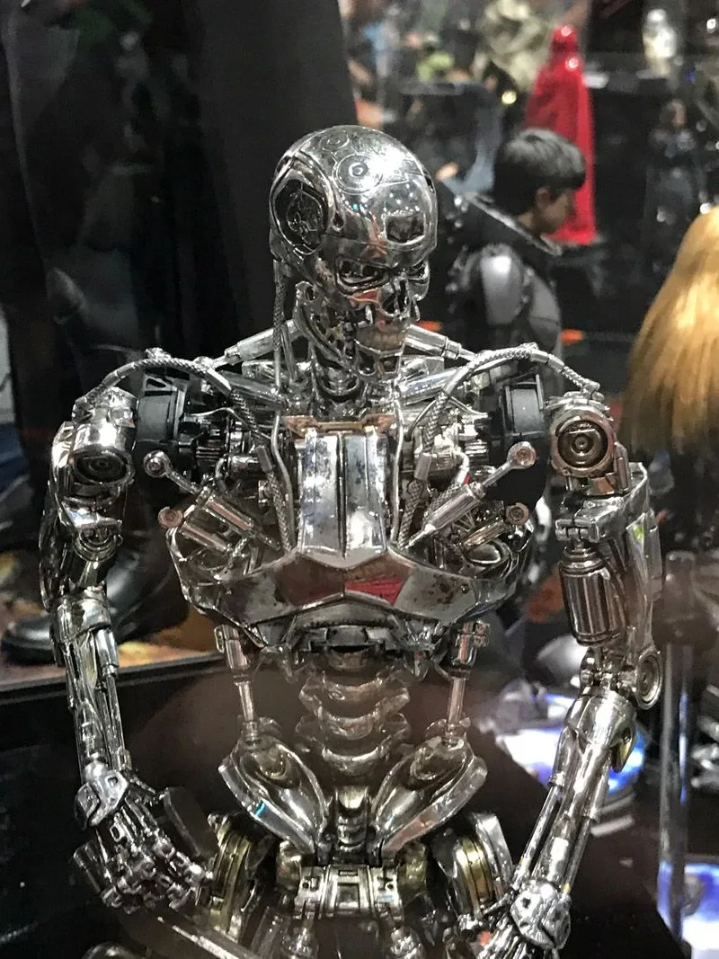Close-up of the Hot Toys Terminator endoskeleton’s metallic skull, teeth, exposed chest mechanisms and jointed arms.