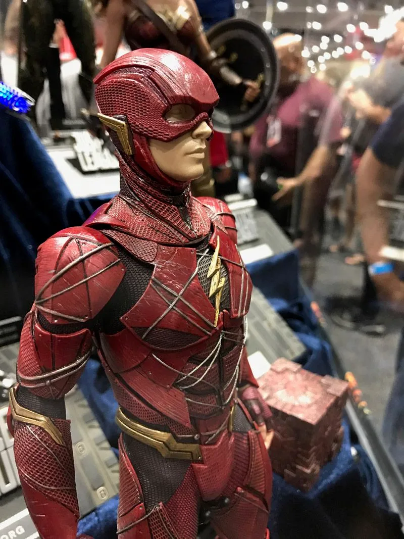 Hot Toys Flash shown from the waist up, revealing the textured red cowl, segmented armor, gold trim and lightning emblem.