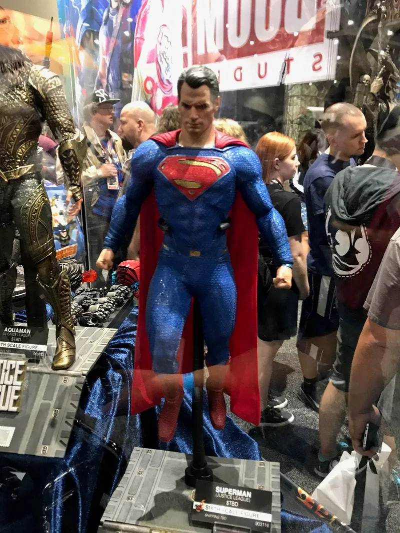 Hot Toys Superman standing with clenched fists in a blue suit, red boots and long red cape at the Justice League display.