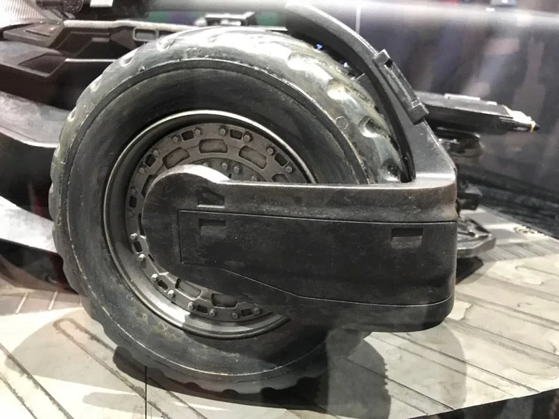 Close-up of the Hot Toys Batmobile’s treaded wheel, metallic hub and thick curved protective guard.