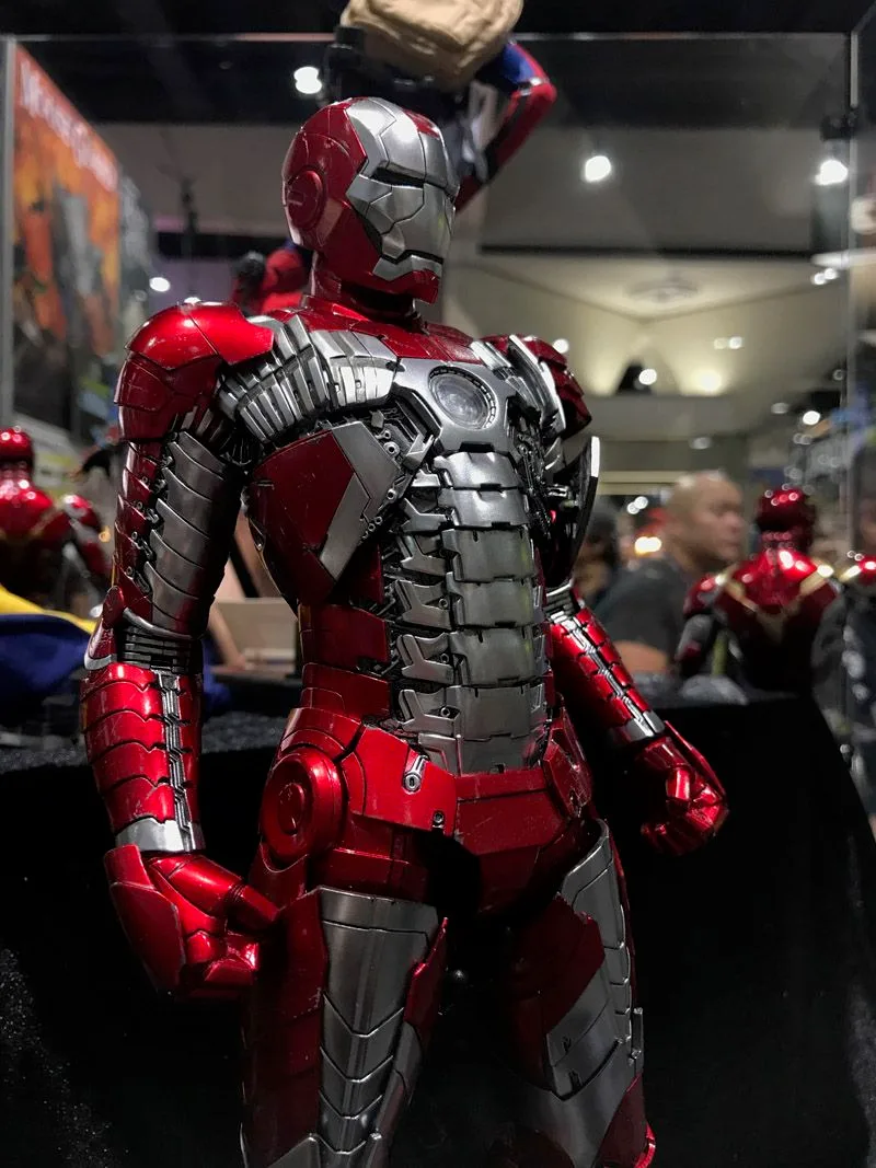 Hot Toys Iron Man figure with a silver faceplate, ribbed silver torso panels and bright red shoulders and forearms.