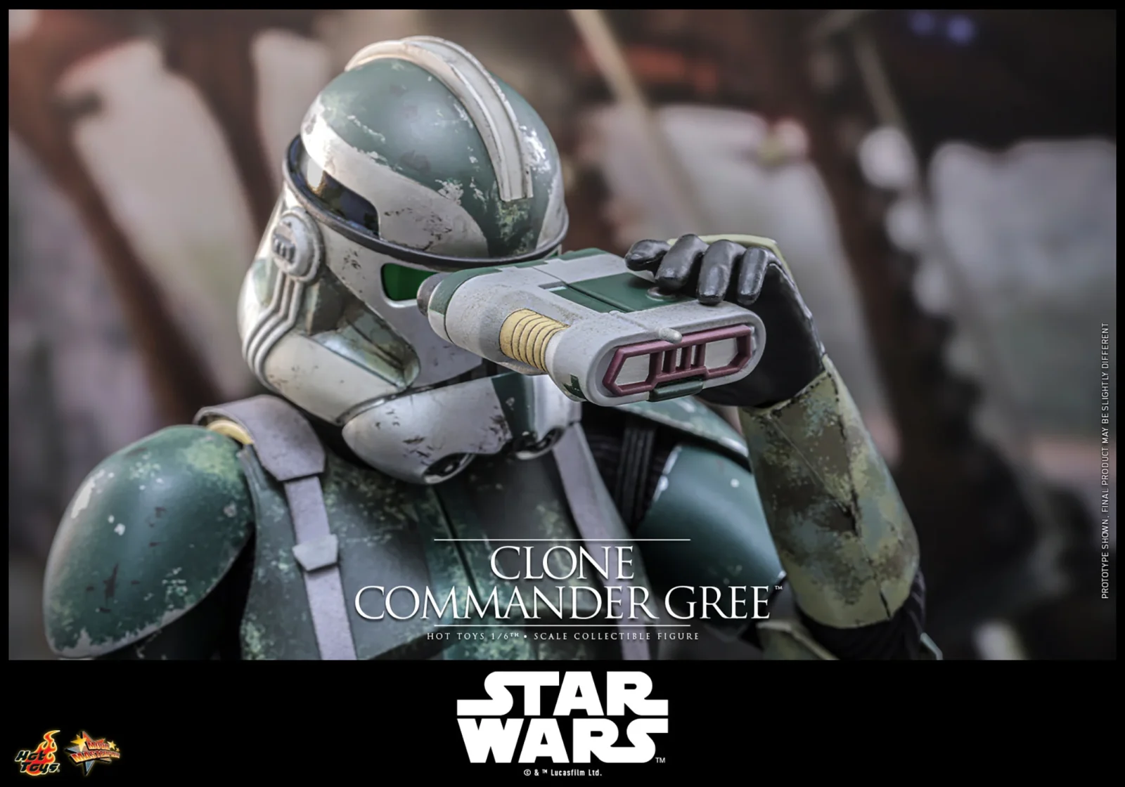 Hot Toys Clone Commander Gree holding white-and-green macrobinoculars to his helmet visor, with heavy paint chipping visible on the rounded armor plates.