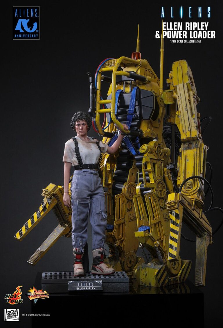 Ellen Ripley standing beside the yellow Power Loader with her separate display stand.