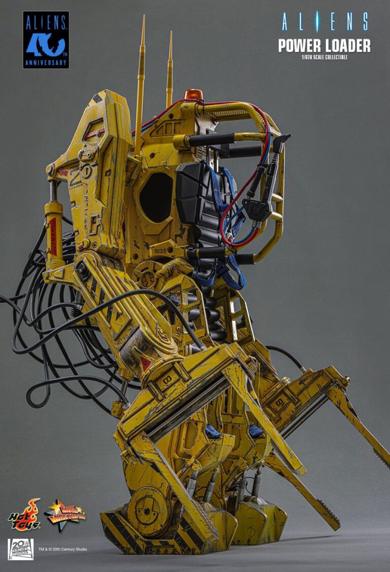 Hot Toys Power Loader MMS924 with empty cockpit, articulated claws and weathered yellow frame; Ripley is sold separately.