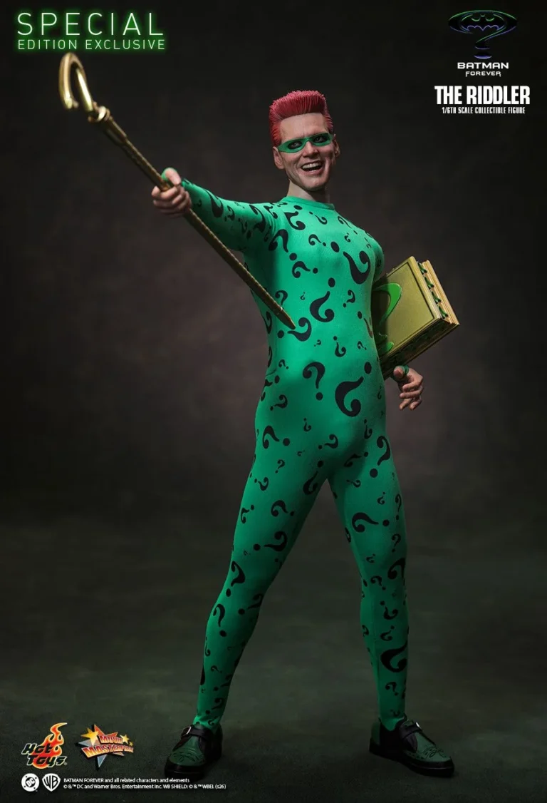 Riddler Special Edition MMS926B holding the cane and closed riddle box