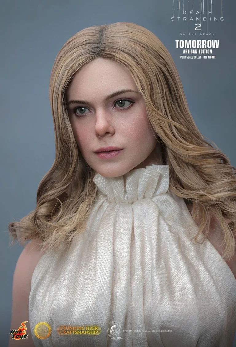Elle Fanning likeness on the Hot Toys Tomorrow head sculpt with adjustable eyes