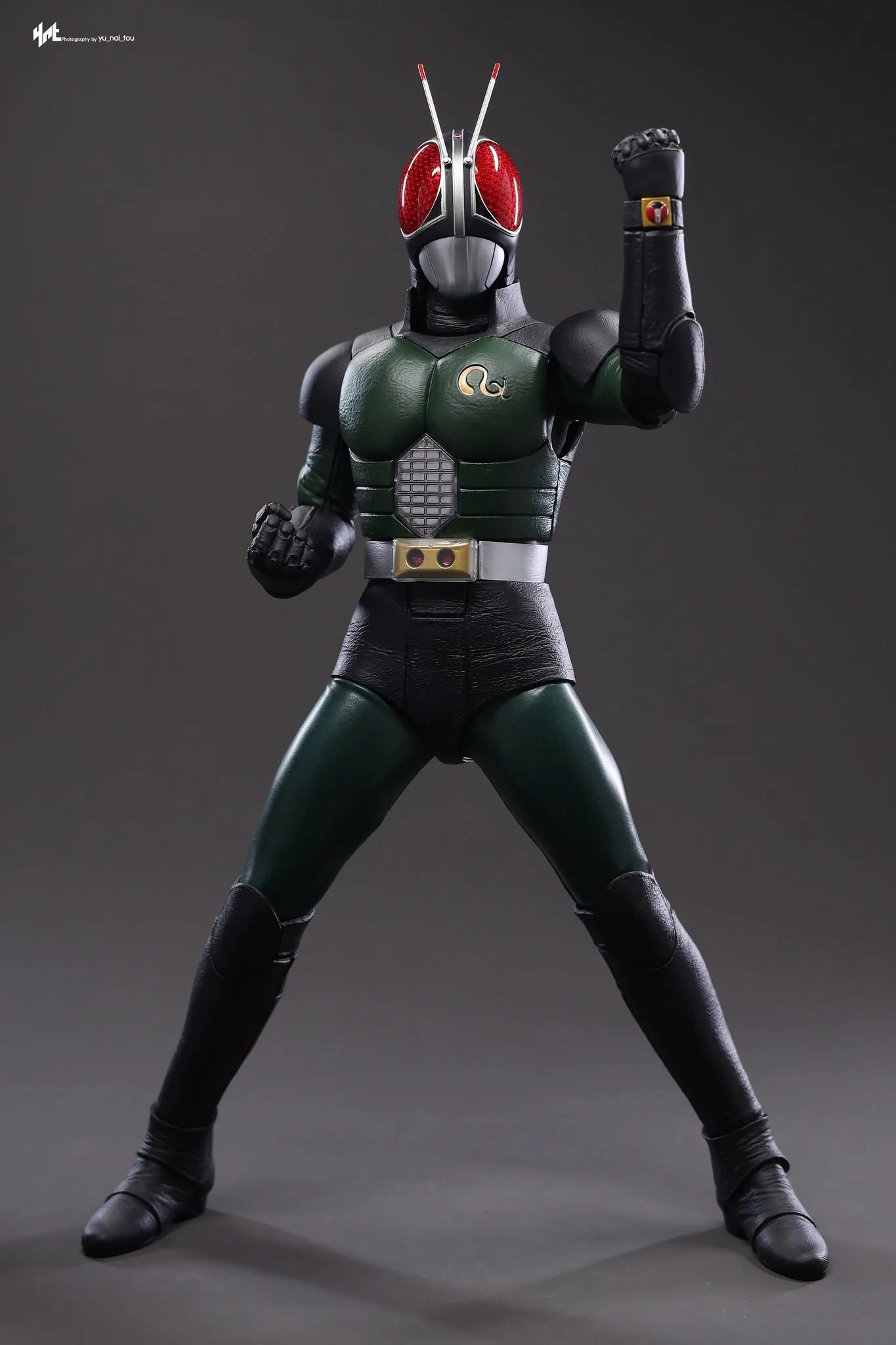 Final production review photo of Hot Toys Kamen Rider Black RX showing the green and black suit in a transformation stance.