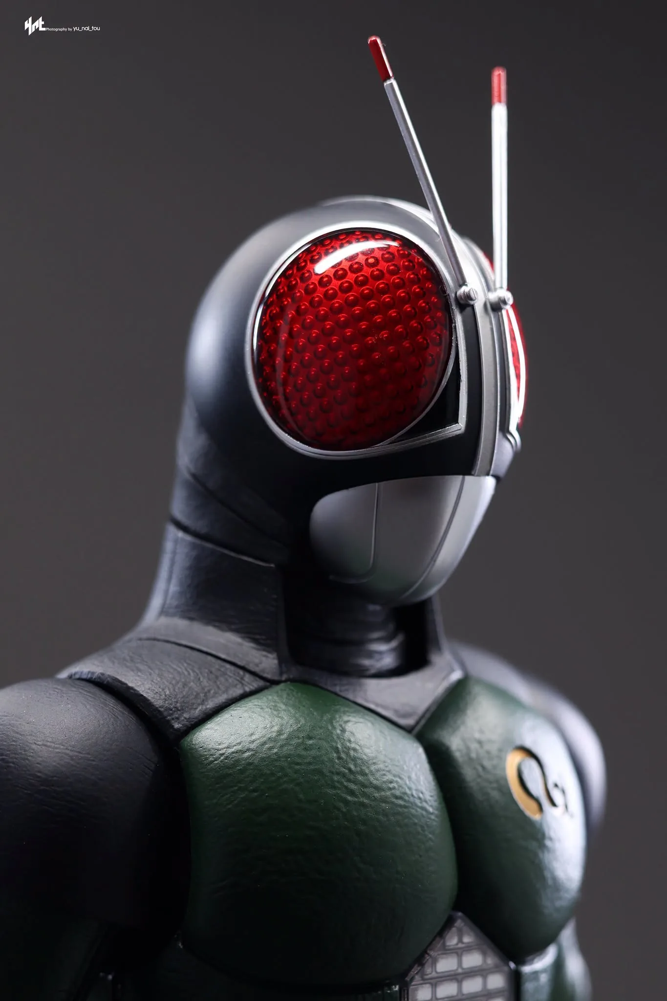 Final production review photo of Hot Toys Kamen Rider Black RX showing the helmet, red eyes and antennae from the side.