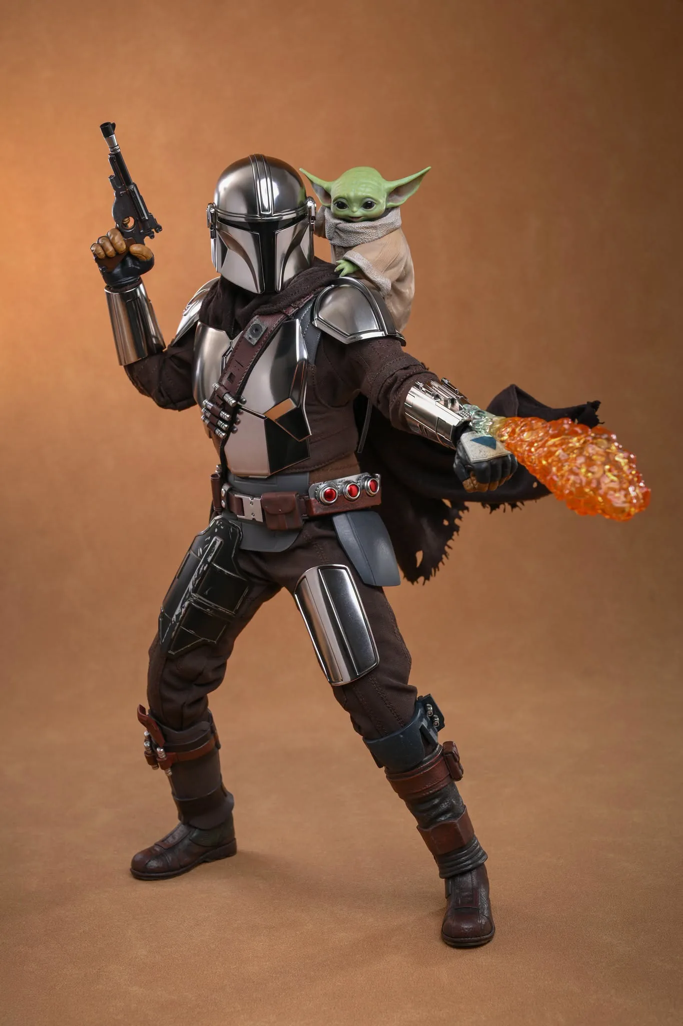 Final production review photo of Hot Toys Mandalorian & Grogu showing the included flamethrower effect and shoulder-mounted Grogu.