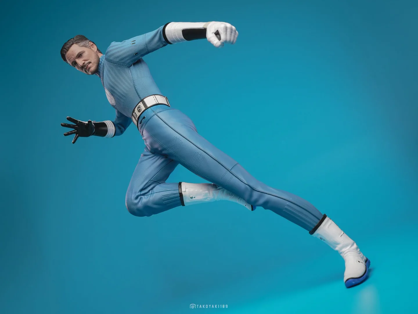 Final production review photo of Hot Toys Mister Fantastic showing the elongated torso, arm and legs in a stretching pose.