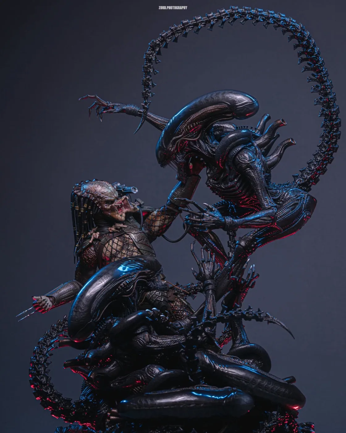Final production review photo of Hot Toys Predator 2.0 Jungle Hunter posed alongside separately displayed Alien figures.
