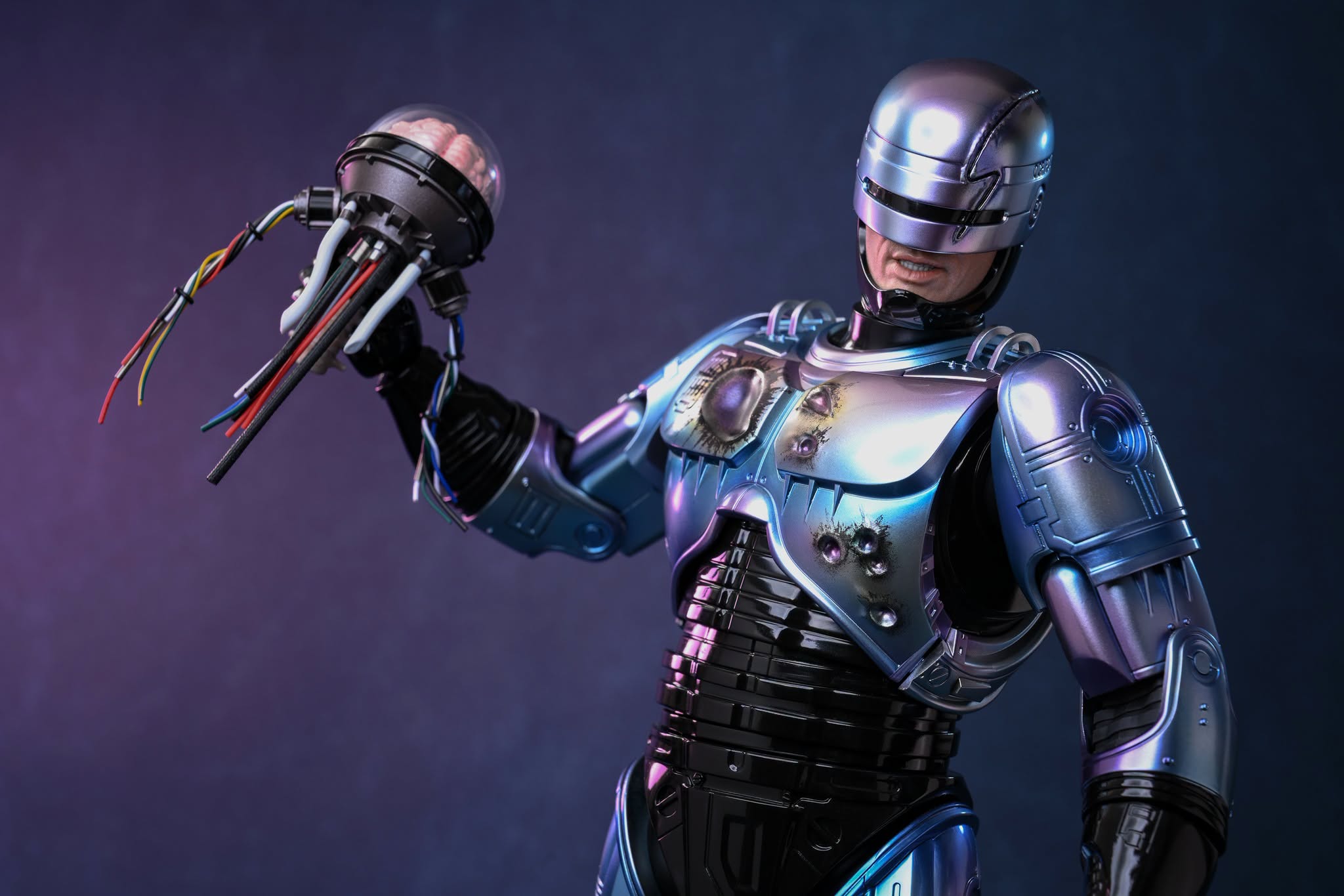 Hot Toys RoboCop 2 holding Cain’s brain, with the battle-damaged helmet and chest armor installed.