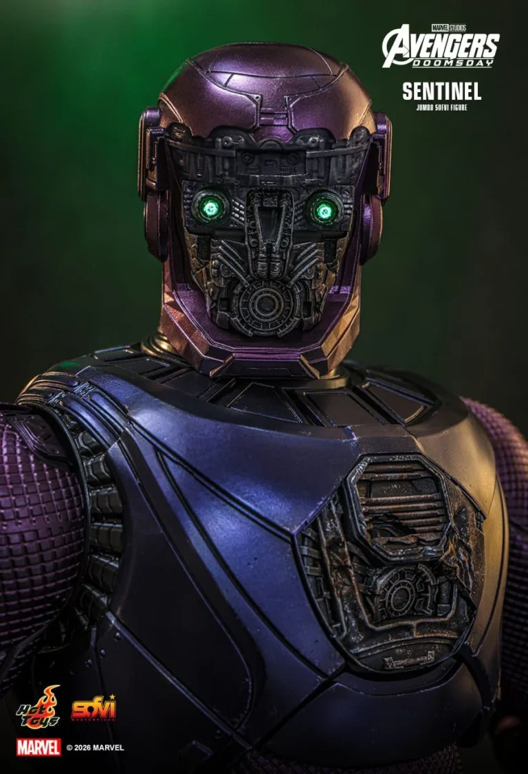Battle-damaged Sentinel head and chest showing internal mechanical sculpting